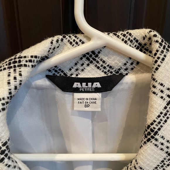 Women's suit jacket - Picture 2 of 4